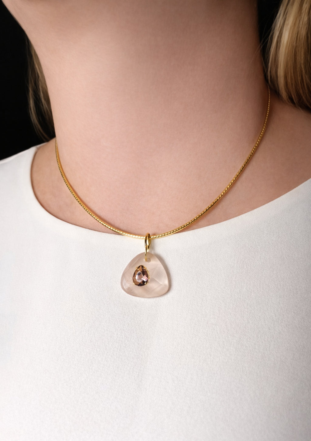 COLAR FIO DOURADO