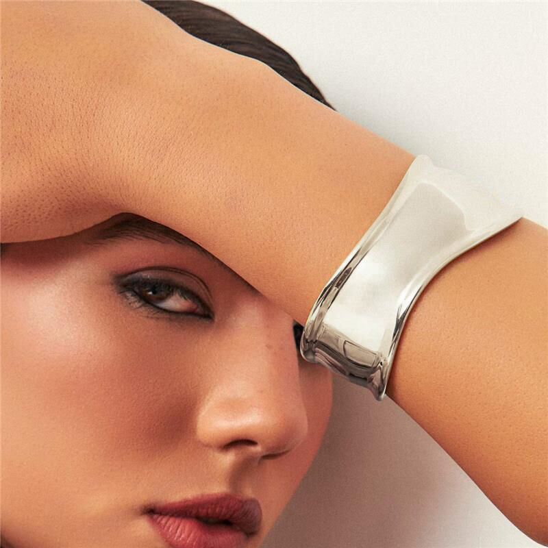 Bracelete Feminino Curvo Largo em Ródio Branco - foto 2