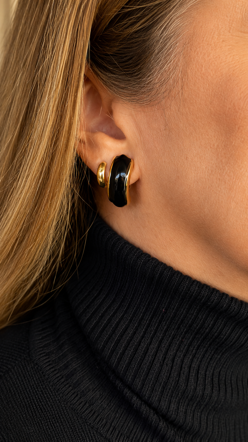 Brinco Feminino Meia Argola Preto Esmaltado e Dourado
