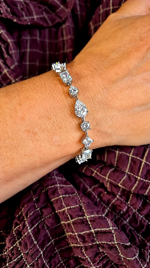 Pulseira Feminina com Cristais Geométricos e em Gota Intercalados – Crystal
