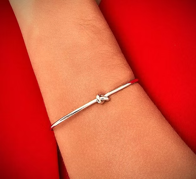 Bracelete Feminino com Nó e Esferas Lisas – Infinity
