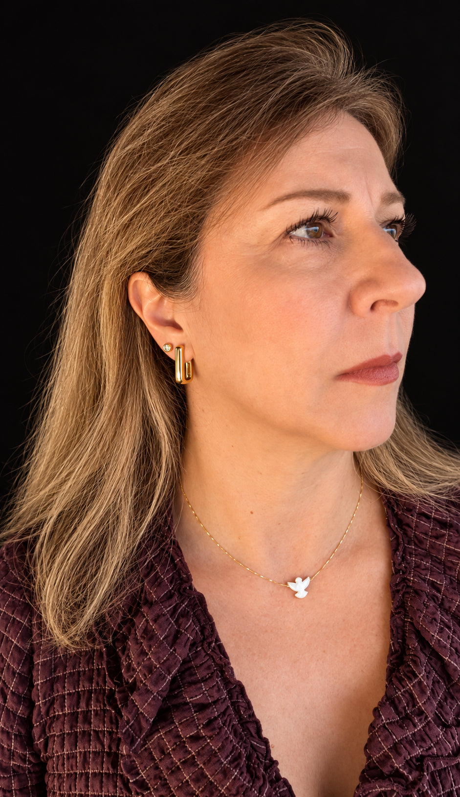 BRINCO FEMININO GEOMÉTRICO RETANGULAR VAZADO LISO BANHADO A OURO "M"
