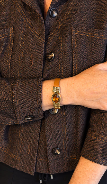 PULSEIRA FEMININA DE COURO CARAMELO COM PEDRA ÂMBAR