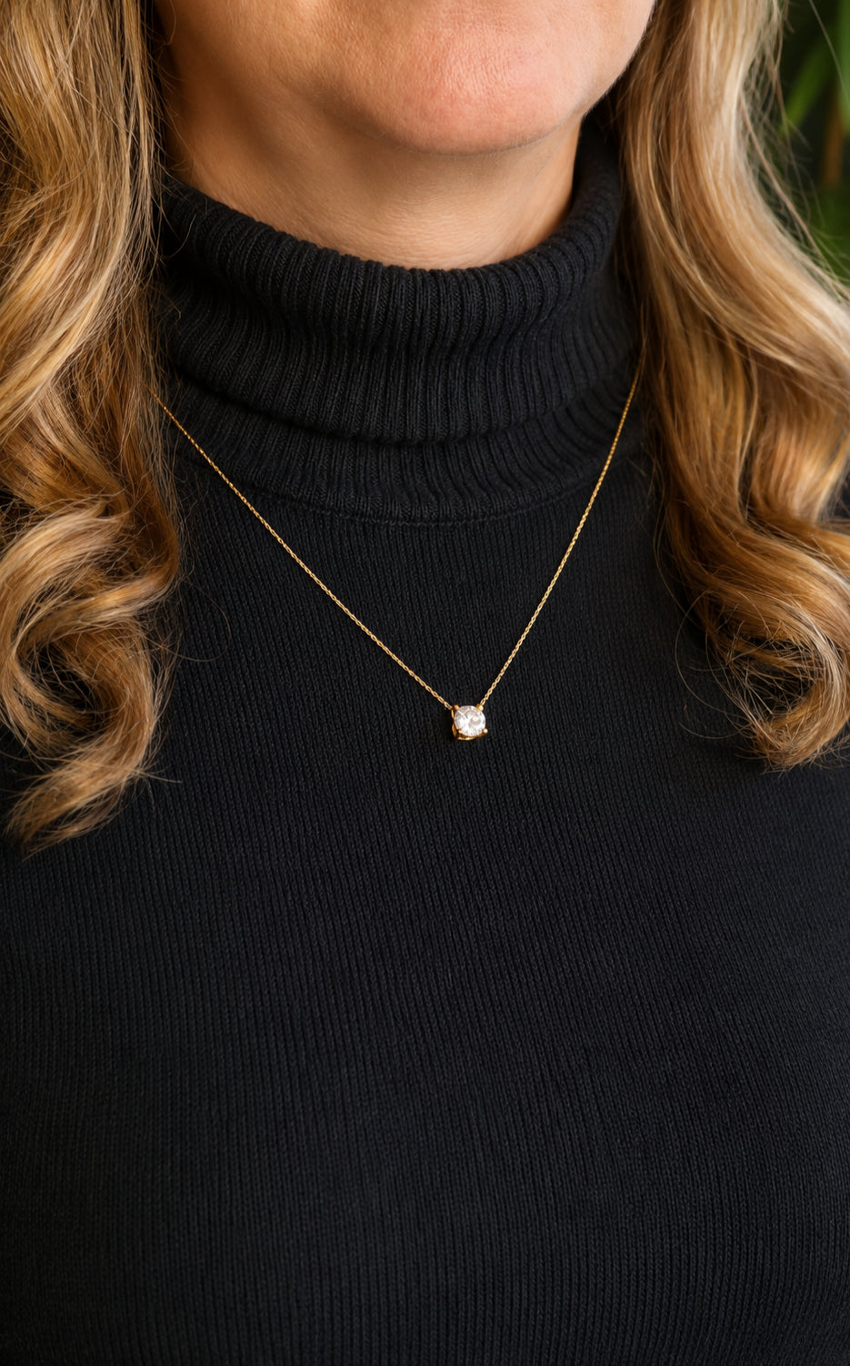 COLAR DELICADO COM MOISSANITE