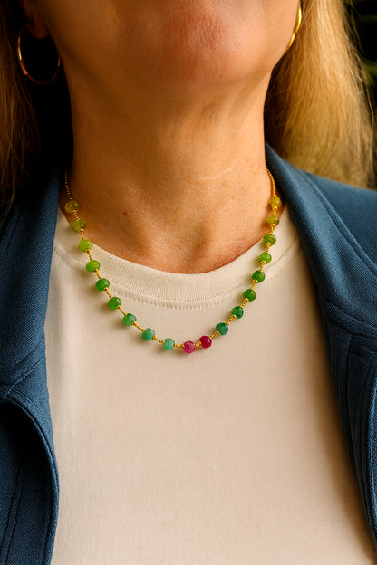 COLAR CURTO COM PEDRAS MULTICORES — REF 16CL00001