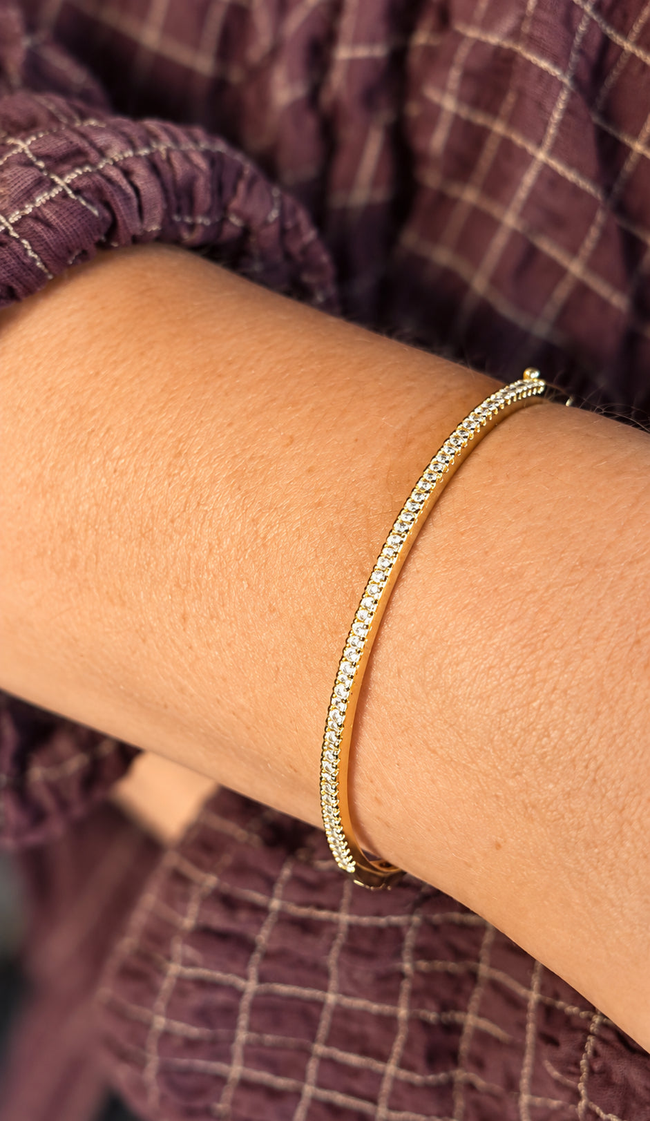 BRACELETE FEMININO INSPIRAÇÃO COM MINI ZIRCÔNIAS CRISTAL CRAVEJADAS BANHADO A OU