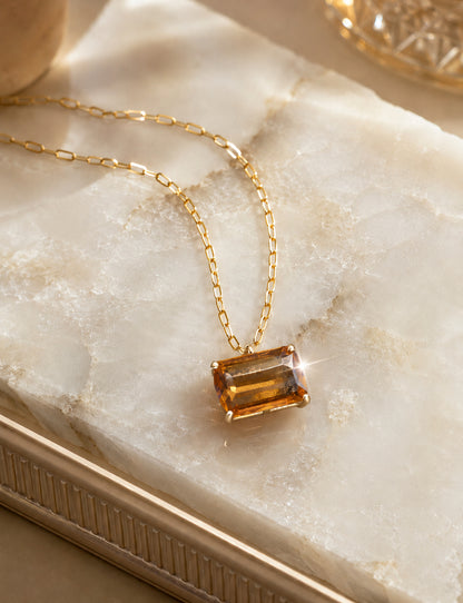 CORRENTE DOURADA COM PINGENTE CRISTAL AMARELA