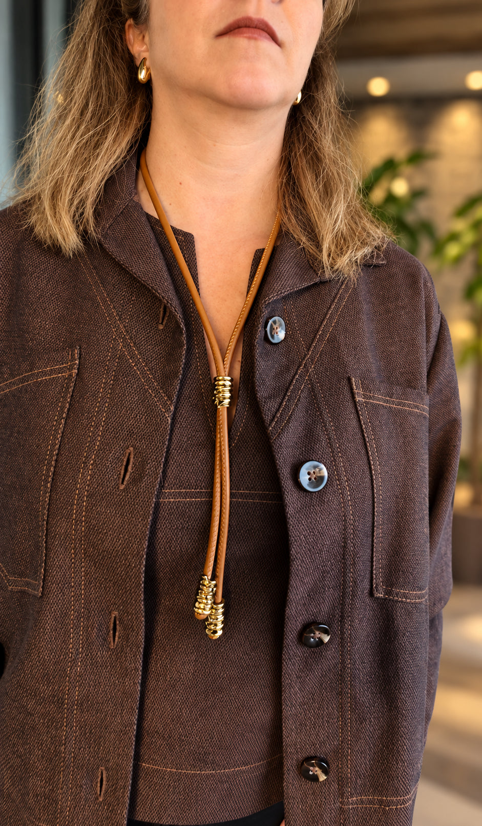 COLAR FEMININO LONGO DE COURO COM PASSADOR AJUSTÁVEL