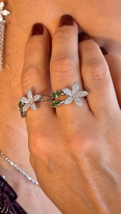 mari-csv-20261022-anel-feminino-floral-com-zirconias-e-morganitas-verdes-banhado-a-rodio-branco-2