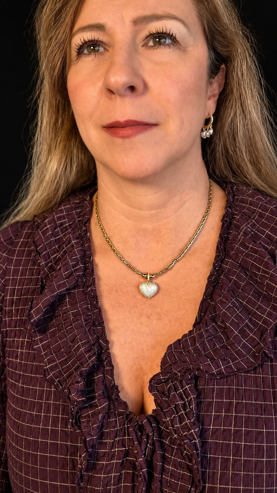 mari-csv-20261022-colar-feminino-dourado-com-pingente-coracao-cravejado-de-zirconias-2